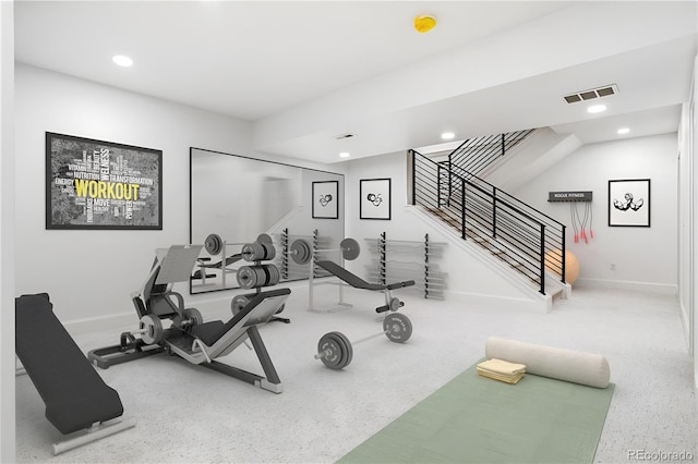 workout area featuring visible vents, recessed lighting, and baseboards