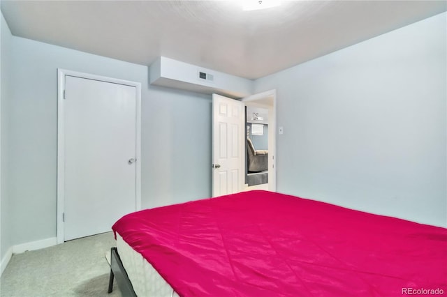 bedroom featuring carpet flooring and a closet