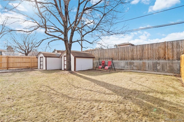 view of yard featuring a storage shed