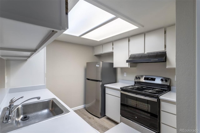 kitchen featuring a sink, light countertops, light wood-style floors, appliances with stainless steel finishes, and under cabinet range hood