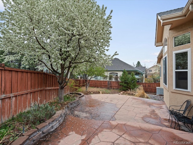 5497 W Prentice Ct, Littleton, CO 80123 - fenced backyard featuring a patio area
