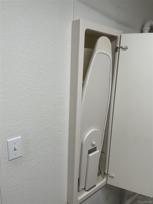 4565 E Mexico Ave Unit 3, Denver, CO 80222 - detailed view of a textured wall