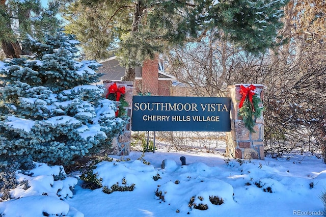 view of community / neighborhood sign