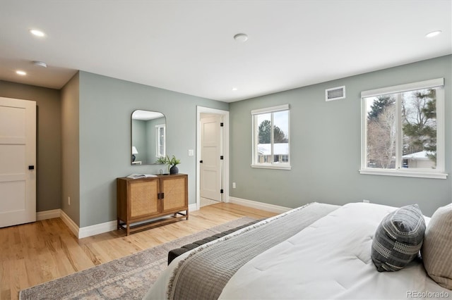 bedroom featuring light wood finished floors, recessed lighting, visible vents, and baseboards