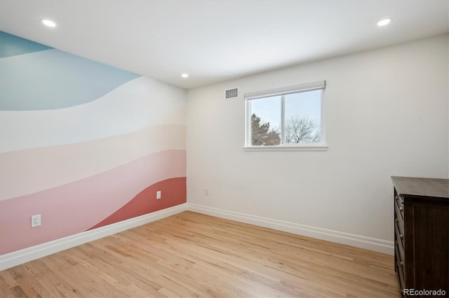 spare room with light wood-style floors, recessed lighting, visible vents, and baseboards