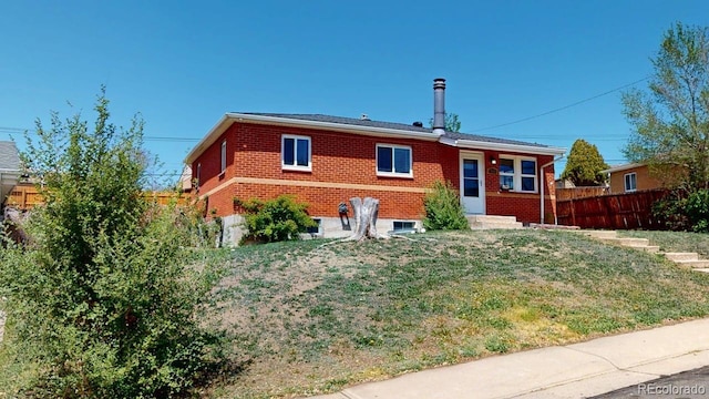 2533 E 90th Pl, Thornton, CO 80229 - view of front of house featuring brick siding, a front lawn, and fence