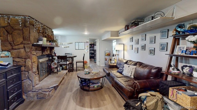 2533 E 90th Pl, Thornton, CO 80229 - living area featuring wood finished floors