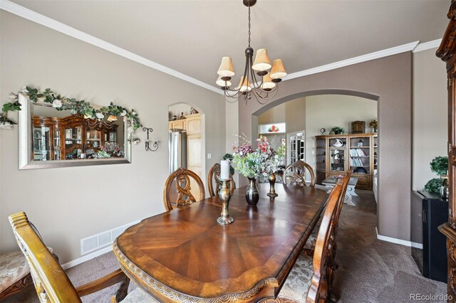 dining area with arched walkways, carpet floors, visible vents, and a notable chandelier