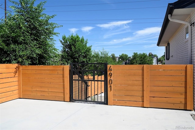4901 W 11th Ave, Denver, CO 80204 - view of gate