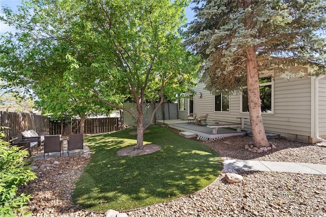 view of yard featuring a patio