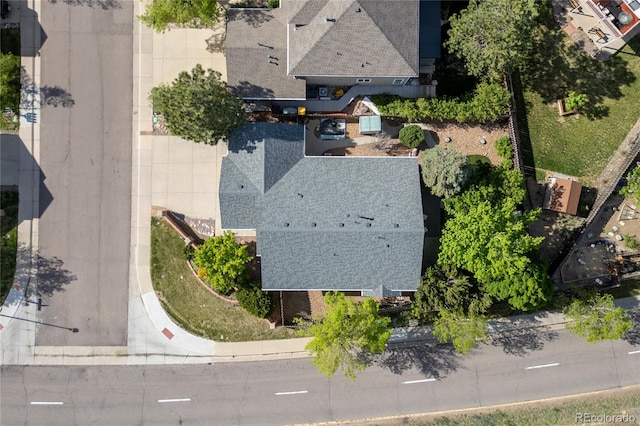 aerial view of property and surrounding area