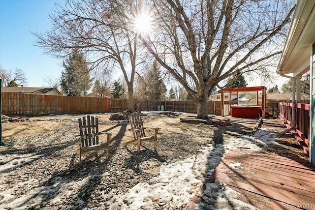 view of yard featuring a hot tub