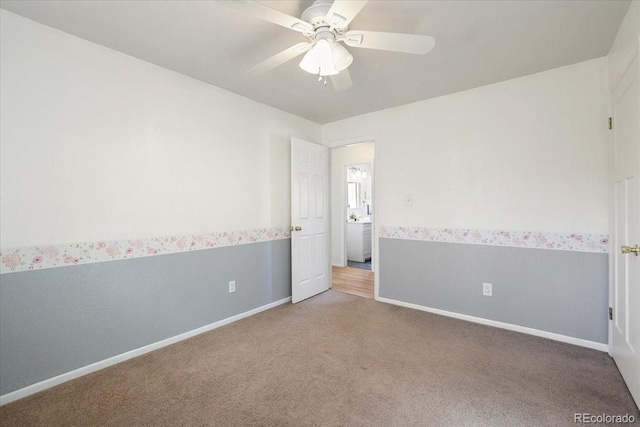 carpeted empty room featuring ceiling fan