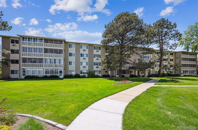 725 S Alton Way Unit 7D, Denver, CO 80247 - view of community with a yard