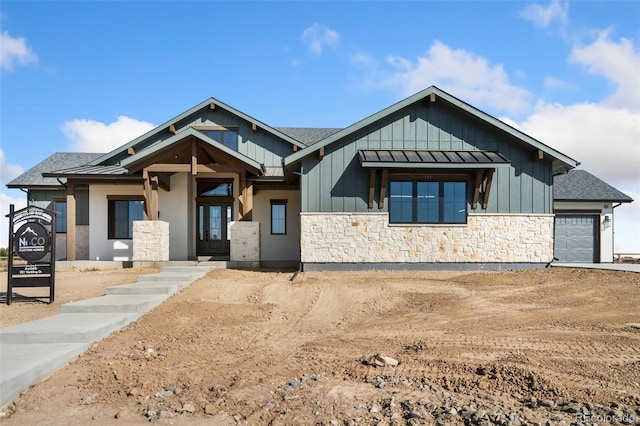 view of front of property featuring a garage