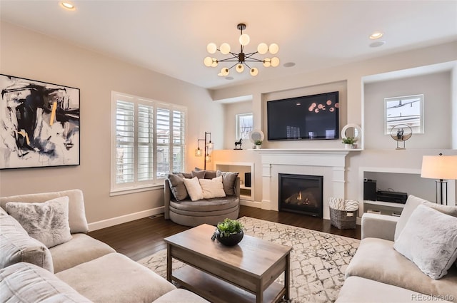 living room with dark wood-type flooring and an inviting chandelier