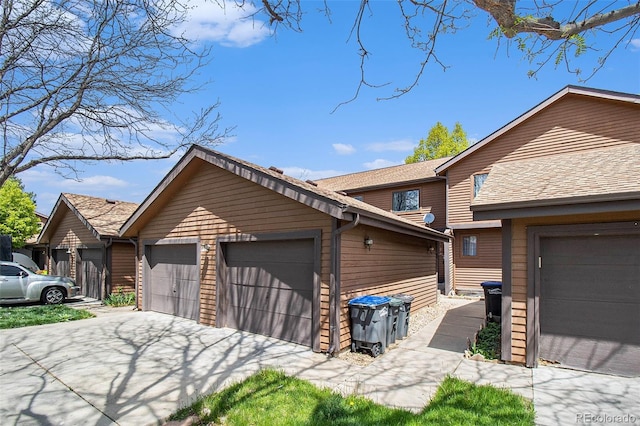 view of front of property with an outdoor structure