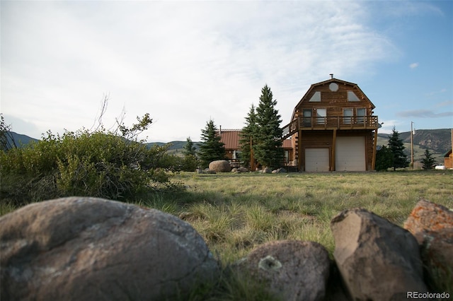 view of yard featuring a garage