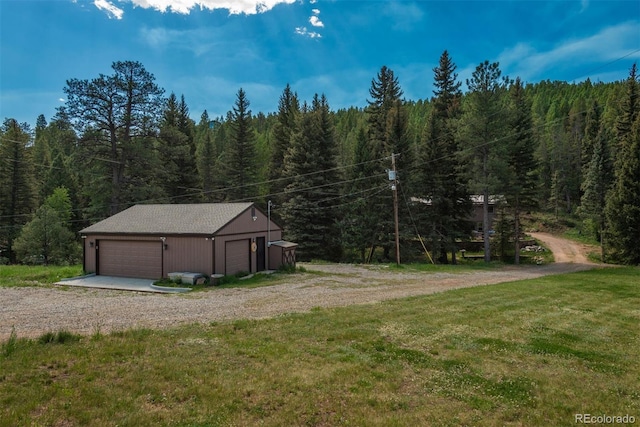 view of yard with a garage and an outdoor structure