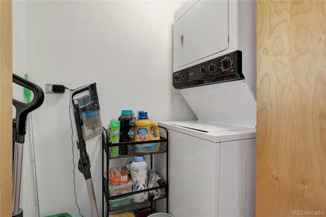 washroom with stacked washing machine and dryer