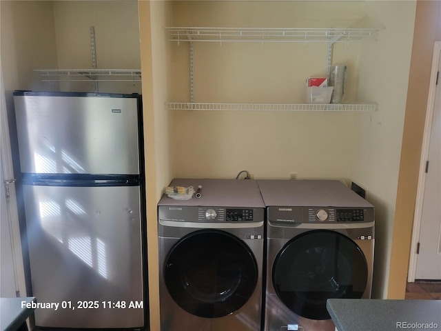 clothes washing area with laundry area and independent washer and dryer