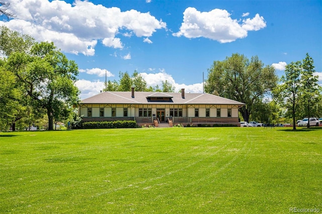 view of front of property with a porch and a front yard