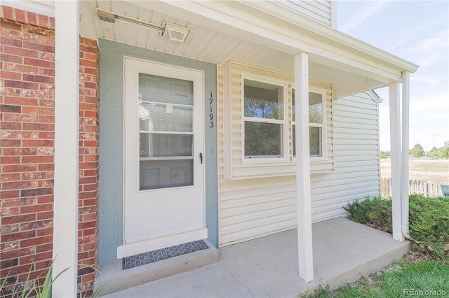 property entrance featuring a porch