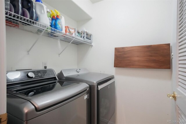 laundry room featuring laundry area and independent washer and dryer