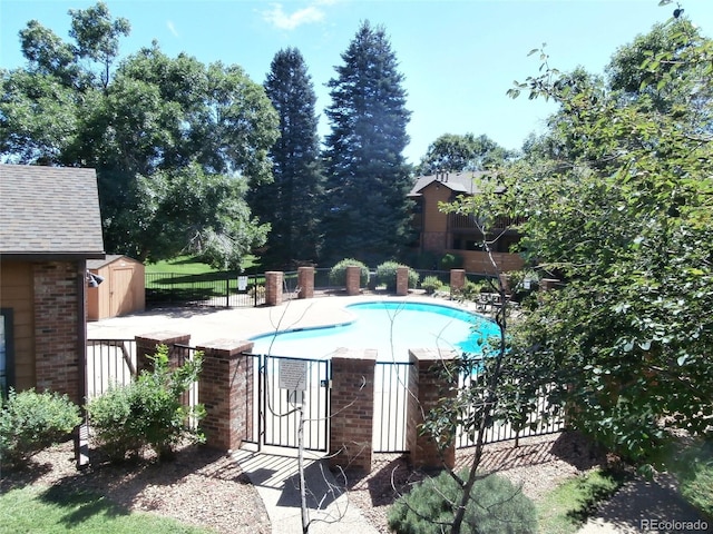 2215 S Buckley Rd Unit 201, Aurora, CO 80013 - community pool with a patio