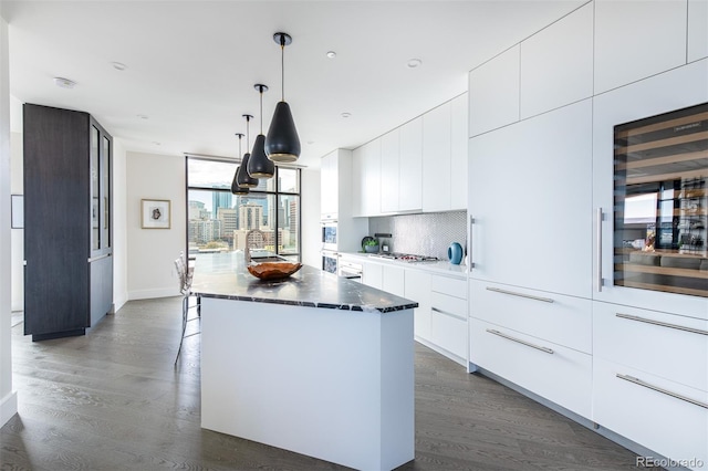 kitchen with wine cooler, dark wood-style flooring, decorative backsplash, and modern cabinets