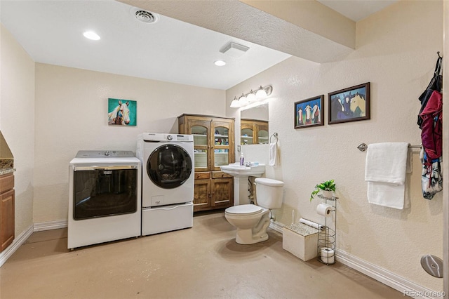 laundry room with sink and independent washer and dryer