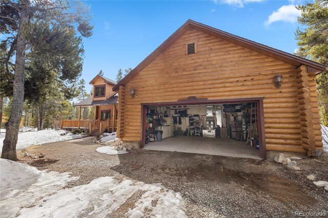 garage featuring covered porch