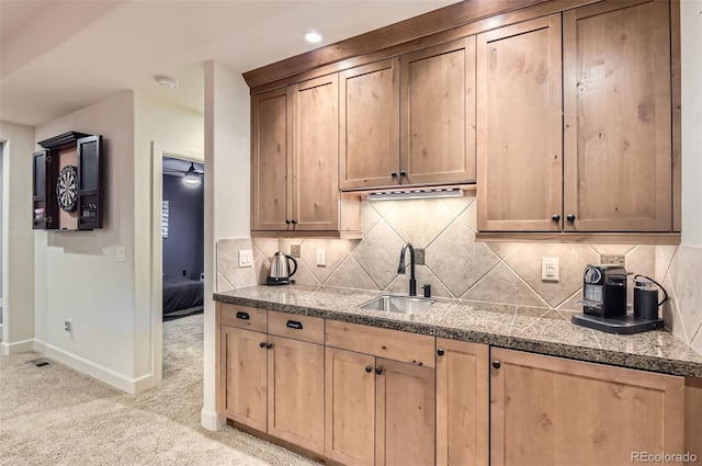 9470 S Silent Hills Dr, Lone Tree, CO 80124 - kitchen with a sink, baseboards, light carpet, backsplash, and recessed lighting