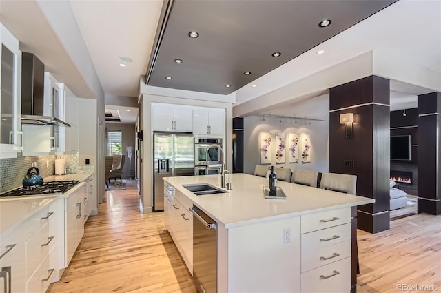 9470 S Silent Hills Dr, Lone Tree, CO 80124 - kitchen with appliances with stainless steel finishes, a sink, light wood-type flooring, light countertops, and recessed lighting