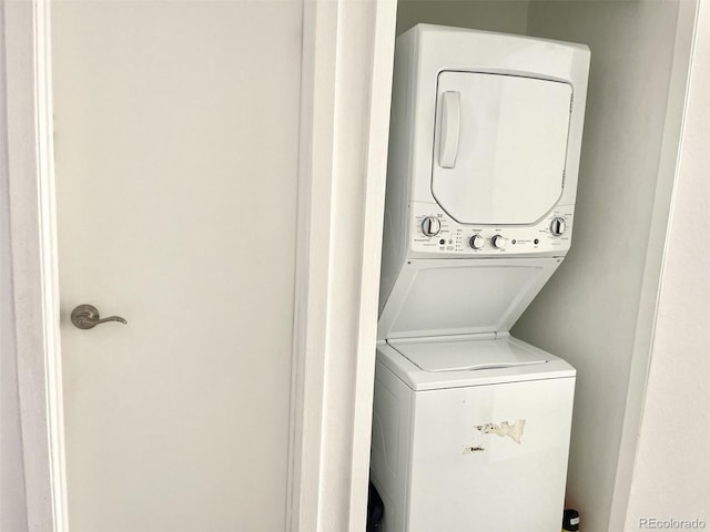 4281 S Salida Way Unit 5, Aurora, CO 80013 - washroom featuring stacked washer / drying machine