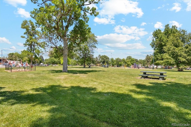 4465 N Umatilla St, Denver, CO 80211 - view of community with a yard