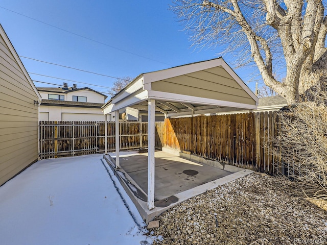 view of yard featuring a patio area