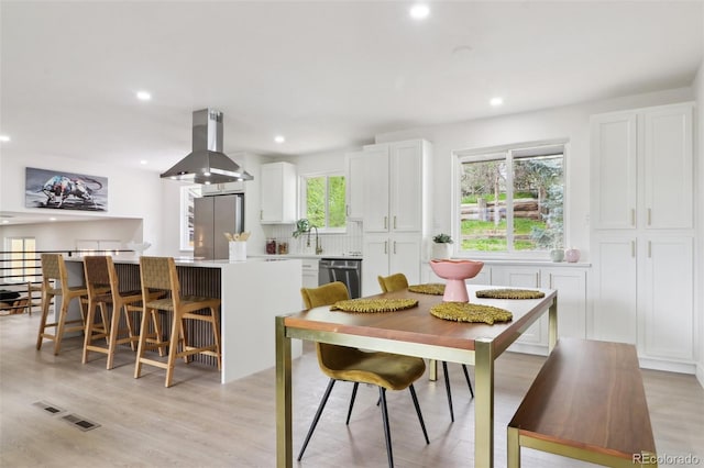 dining room featuring visible vents, light wood-style flooring, and recessed lighting