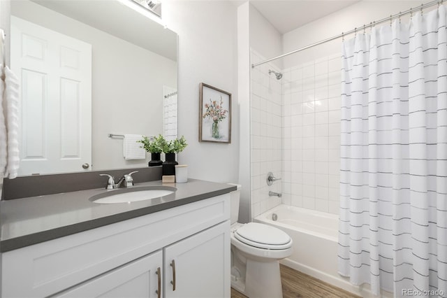 7202 S Valleyhead Ct, Aurora, CO 80016 - bathroom featuring shower / bath combo, wood finished floors, toilet, and vanity