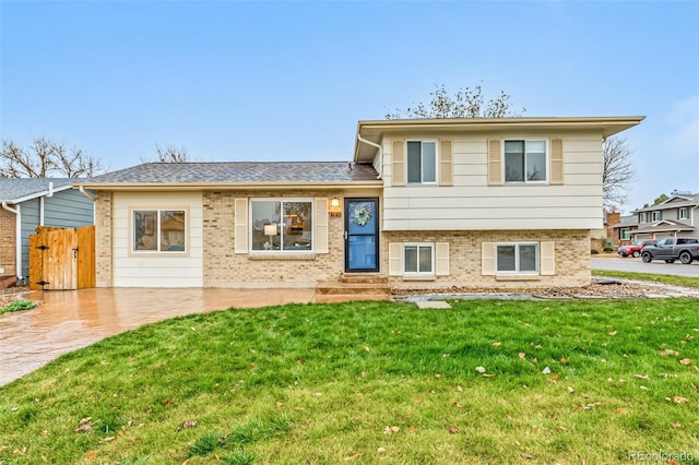 tri-level home featuring a front yard