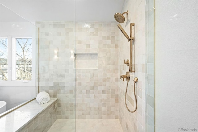 bathroom featuring tiled shower