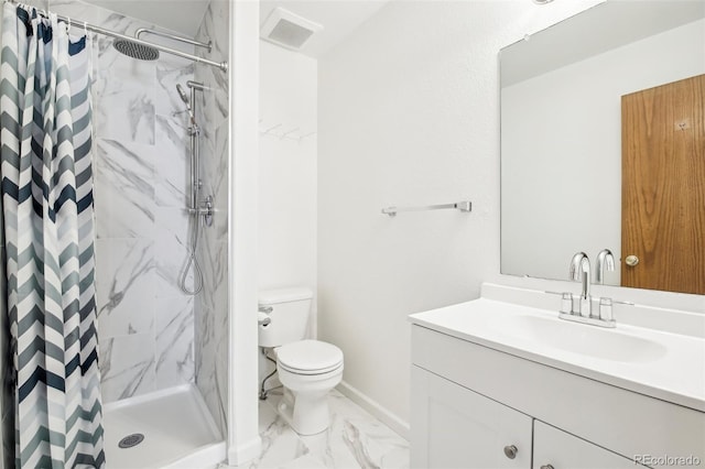 bathroom with a shower with shower curtain, vanity, and toilet