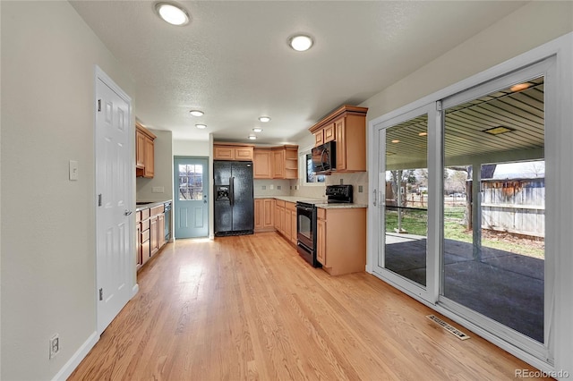 7240 S Cherry Dr, Centennial, CO 80122 - kitchen featuring light wood-style floors, baseboards, visible vents, and black appliances