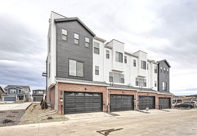 townhome / multi-family property featuring a garage