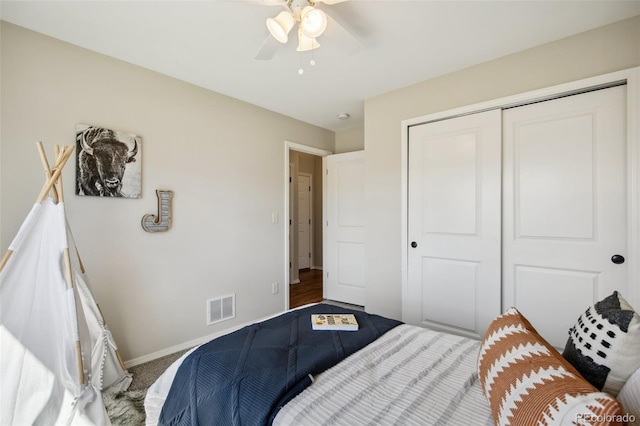 bedroom with carpet floors, a closet, baseboards, and a ceiling fan