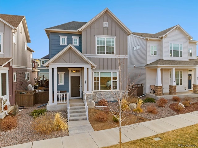 view of front of property featuring a porch