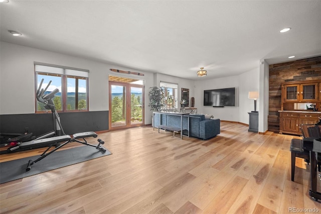 living area featuring recessed lighting, baseboards, and light wood-style floors