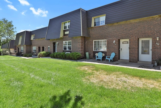 view of front of home with a front lawn