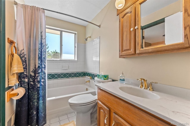 3176 S Alton Ct, Denver, CO 80231 - full bath with shower / bath combo with shower curtain and vanity