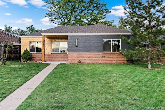 view of front of home with a front lawn